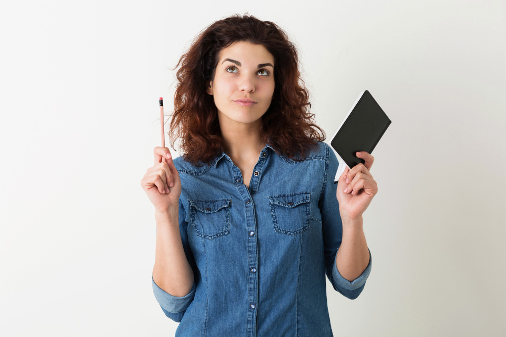 femme qui réfléchie