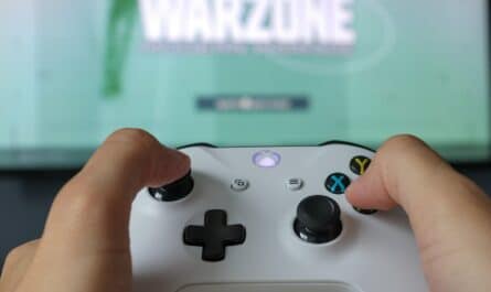 zoom sur manette de xbox one blanche