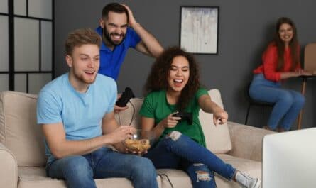 Jouer jeux vidéso canapé