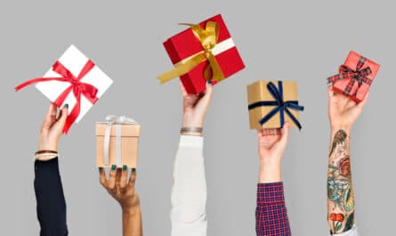 Cadeaux dans des mains