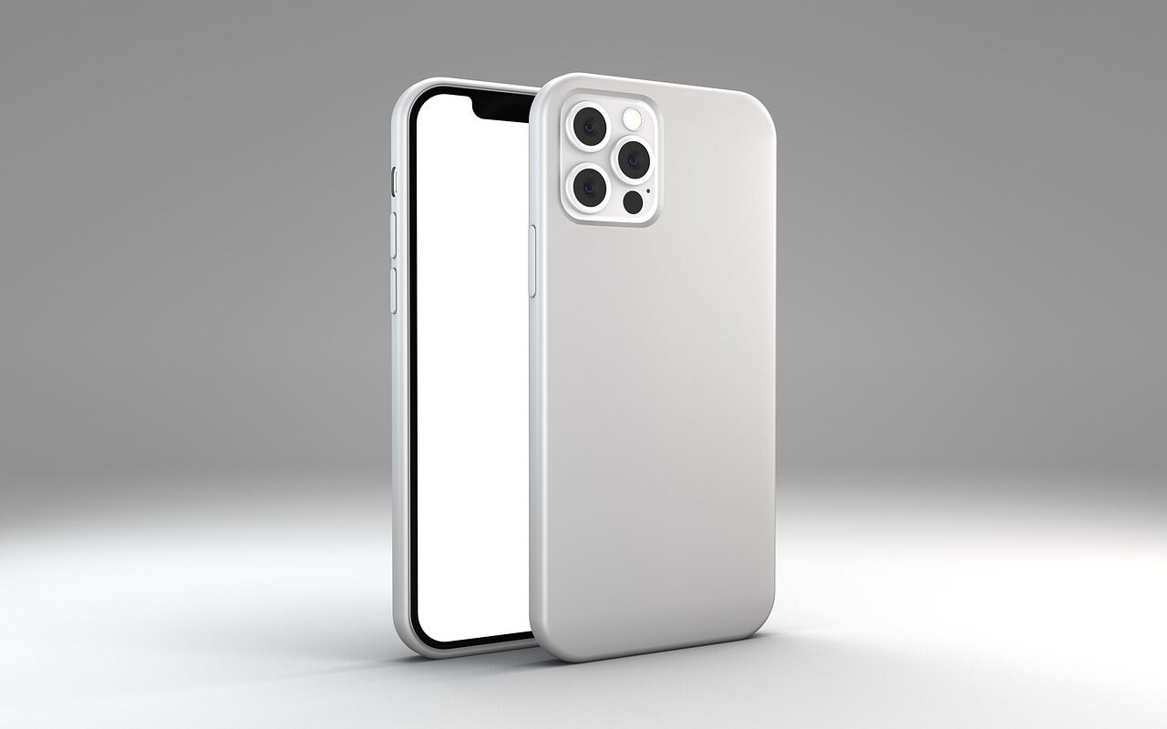 Iphone blanc avec une coque blanche