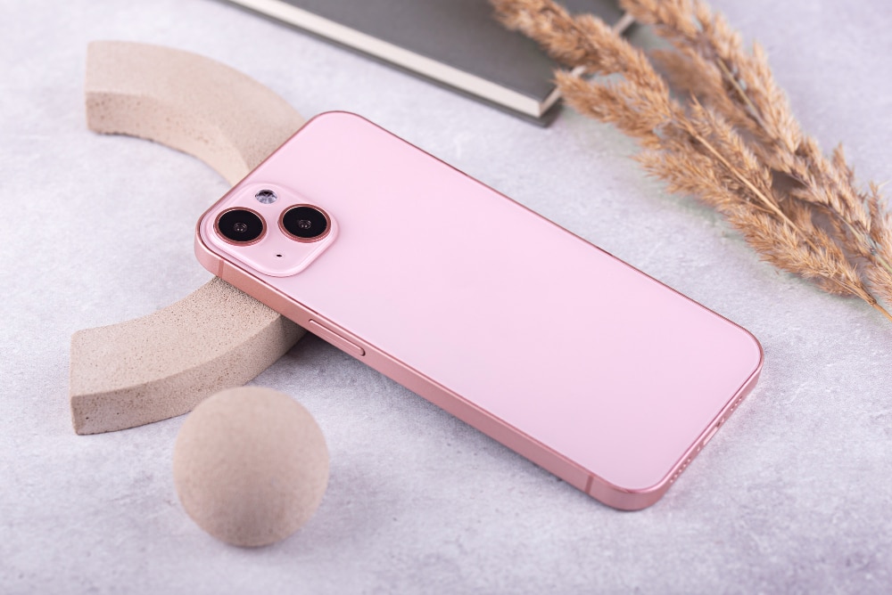 un iphone avec une coque