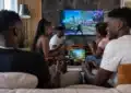 Groupe de joueurs connectés en ligne pour le cross-play entre amis